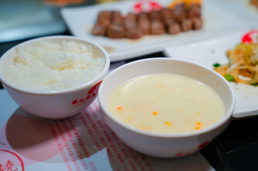 台中市東區【台中東區｜美食】邑鐵板燒。東區平價鐵板燒推薦，老字號堅持傳統料理方式，食材新鮮夠味