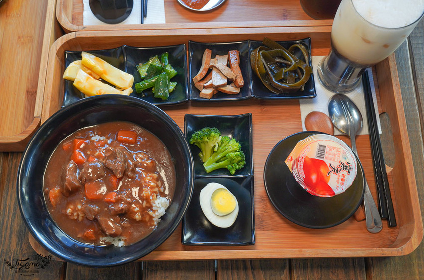 這間台南百元小資美食，好吃又便宜！！每週三咖啡7折，韓式起司拉麵、巨大顆手工水餃，近臺南市美術館2館