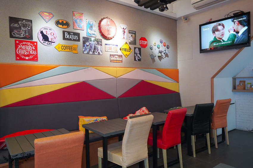 這間台南百元小資美食，好吃又便宜！！每週三咖啡7折，韓式起司拉麵、巨大顆手工水餃，近臺南市美術館2館