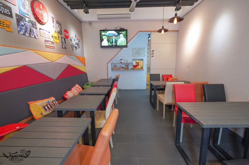 這間台南百元小資美食，好吃又便宜！！每週三咖啡7折，韓式起司拉麵、巨大顆手工水餃，近臺南市美術館2館