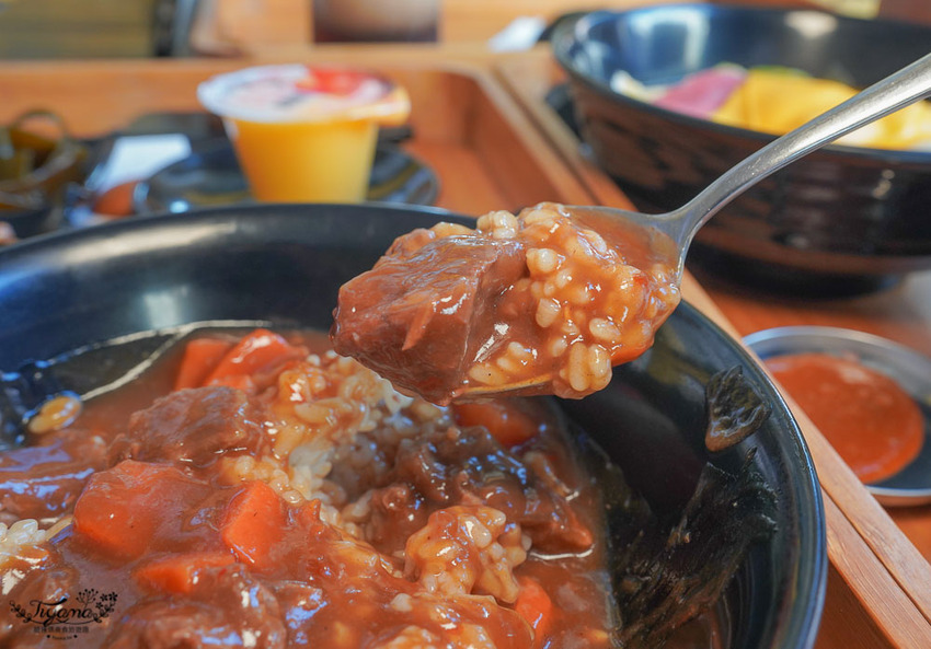 這間台南百元小資美食，好吃又便宜！！每週三咖啡7折，韓式起司拉麵、巨大顆手工水餃，近臺南市美術館2館