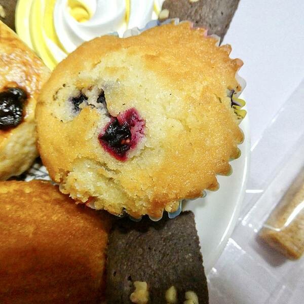 中秋明月禮盒開箱/煮客實驗室非月餅禮盒分享-減糖又好吃的美觀甜點/夢幻馬林糖-馬卡龍色超美又好吃，第一次