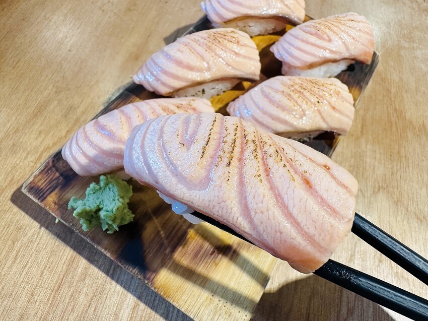 【森川丼丼大橋橫町】台中超浮誇系日式料理!必吃超狂『廣島牡蠣 【森川丼丼大橋橫町】台中超浮誇系日式料理!必吃超狂『廣島牡蠣