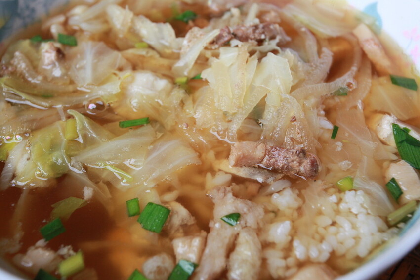 屏東縣萬丹鄉吃。屏東縣｜萬丹鄉。「萬丹阿慧飯湯」古早味割稻飯充滿懷舊情懷，每碗60元份量十足讓您飽到天靈蓋「萬丹阿