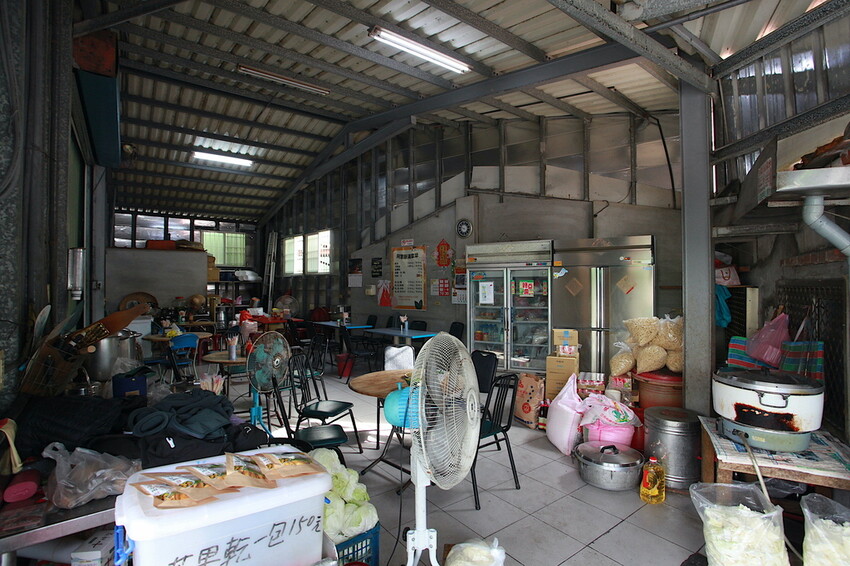 屏東縣萬丹鄉吃。屏東縣｜萬丹鄉。「萬丹阿慧飯湯」古早味割稻飯充滿懷舊情懷，每碗60元份量十足讓您飽到天靈蓋「萬丹阿