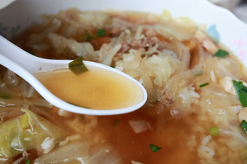 屏東縣萬丹鄉吃。屏東縣｜萬丹鄉。「萬丹阿慧飯湯」古早味割稻飯充滿懷舊情懷，每碗60元份量十足讓您飽到天靈蓋「萬丹阿