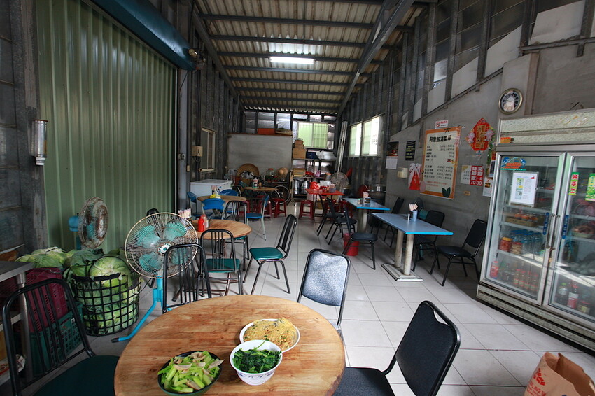 屏東縣萬丹鄉吃。屏東縣｜萬丹鄉。「萬丹阿慧飯湯」古早味割稻飯充滿懷舊情懷，每碗60元份量十足讓您飽到天靈蓋「萬丹阿