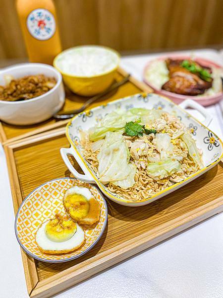 (台北小南門站)我不怕你泰胖 中正區泰式料理推薦 平價好吃 檸檬魚超大條!肉質鮮美 打拋豬套餐 超好喝泰式奶茶