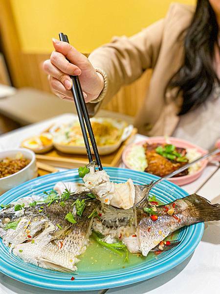 (台北小南門站)我不怕你泰胖 中正區泰式料理推薦 平價好吃 檸檬魚超大條!肉質鮮美 打拋豬套餐 超好喝泰式奶茶