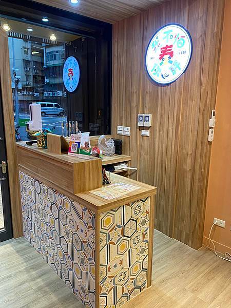 (台北小南門站)我不怕你泰胖 中正區泰式料理推薦 平價好吃 檸檬魚超大條!肉質鮮美 打拋豬套餐 超好喝泰式奶茶