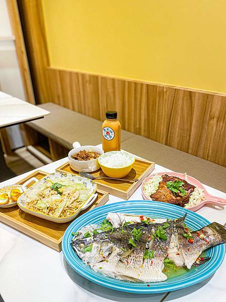 (台北小南門站)我不怕你泰胖 中正區泰式料理推薦 平價好吃 檸檬魚超大條!肉質鮮美 打拋豬套餐 超好喝泰式奶茶