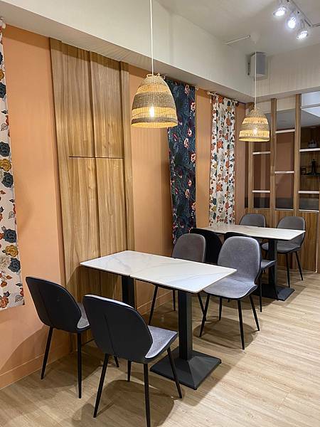 (台北小南門站)我不怕你泰胖 中正區泰式料理推薦 平價好吃 檸檬魚超大條!肉質鮮美 打拋豬套餐 超好喝泰式奶茶