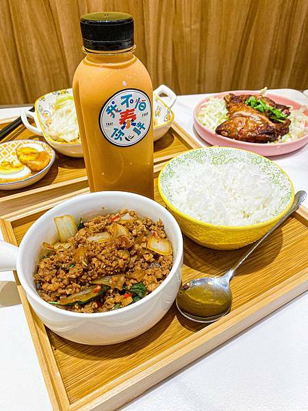 (台北小南門站)我不怕你泰胖 中正區泰式料理推薦 平價好吃 檸檬魚超大條!肉質鮮美 打拋豬套餐 超好喝泰式奶茶