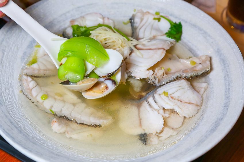 澎湖福朋喜來登酒店「藍洞餐廳Apatite」龍膽石斑豪華海鮮麵線、龍膽石斑現燙魚片湯鮮味上桌!! - 台南好Food遊