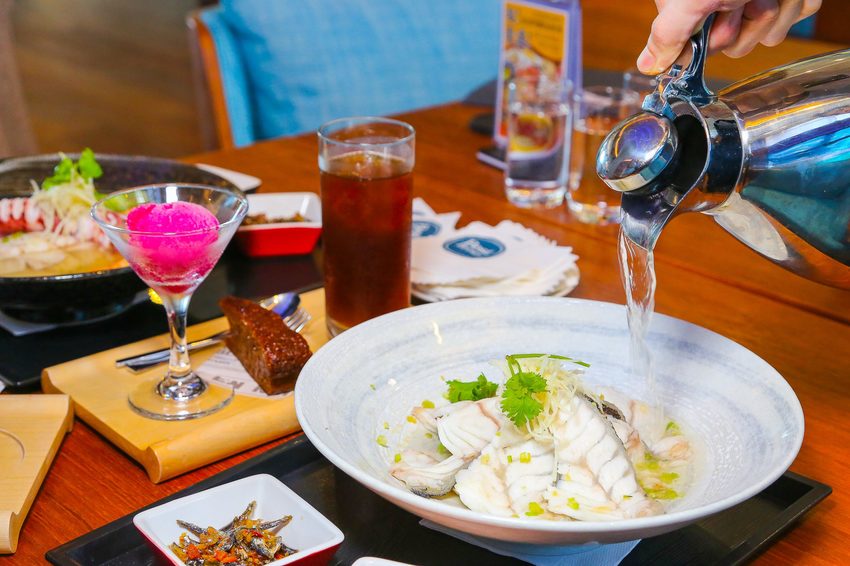 澎湖福朋喜來登酒店「藍洞餐廳Apatite」龍膽石斑豪華海鮮麵線、龍膽石斑現燙魚片湯鮮味上桌!! - 台南好Food遊