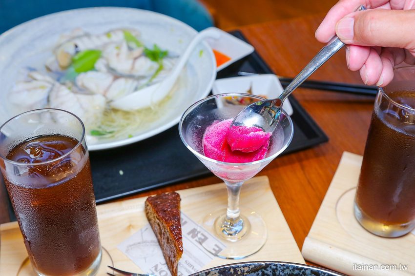 澎湖福朋喜來登酒店「藍洞餐廳Apatite」龍膽石斑豪華海鮮麵線、龍膽石斑現燙魚片湯鮮味上桌!! - 台南好Food遊