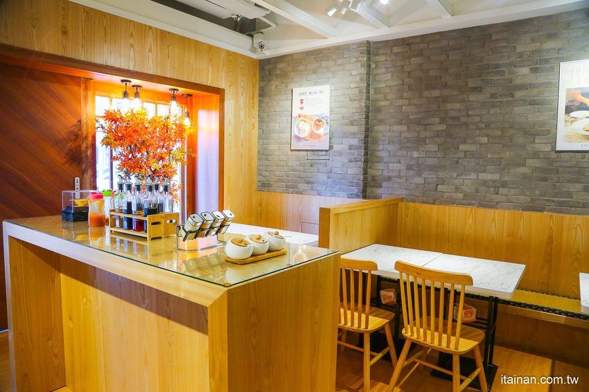 澎湖質感文青麵館藏濃濃古早味的麵「零心麵所」肉燥拌麵的清湯居然還用星巴克保溫瓶裝!! - 台南好Food遊