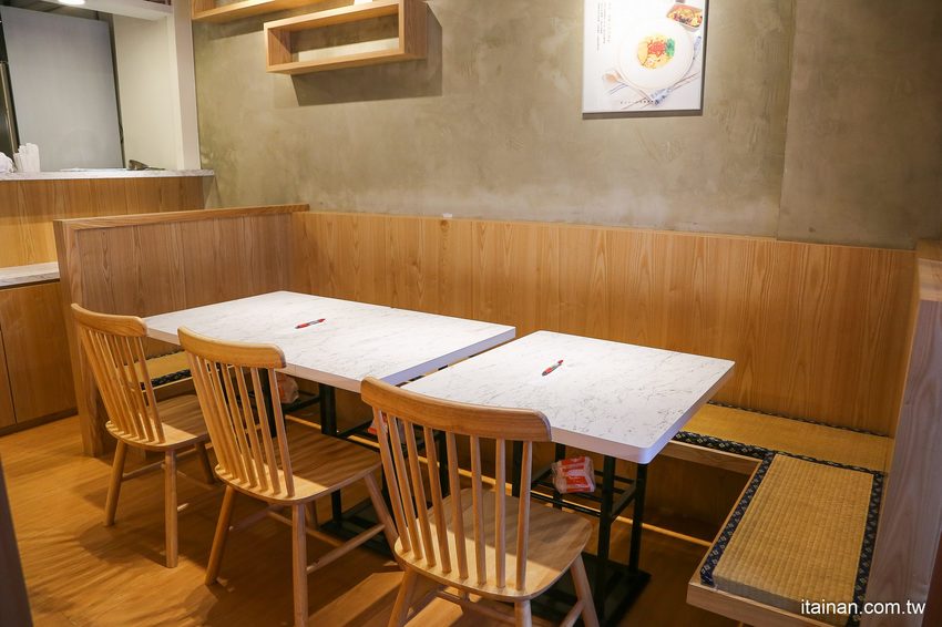 澎湖質感文青麵館藏濃濃古早味的麵「零心麵所」肉燥拌麵的清湯居然還用星巴克保溫瓶裝!! - 台南好Food遊