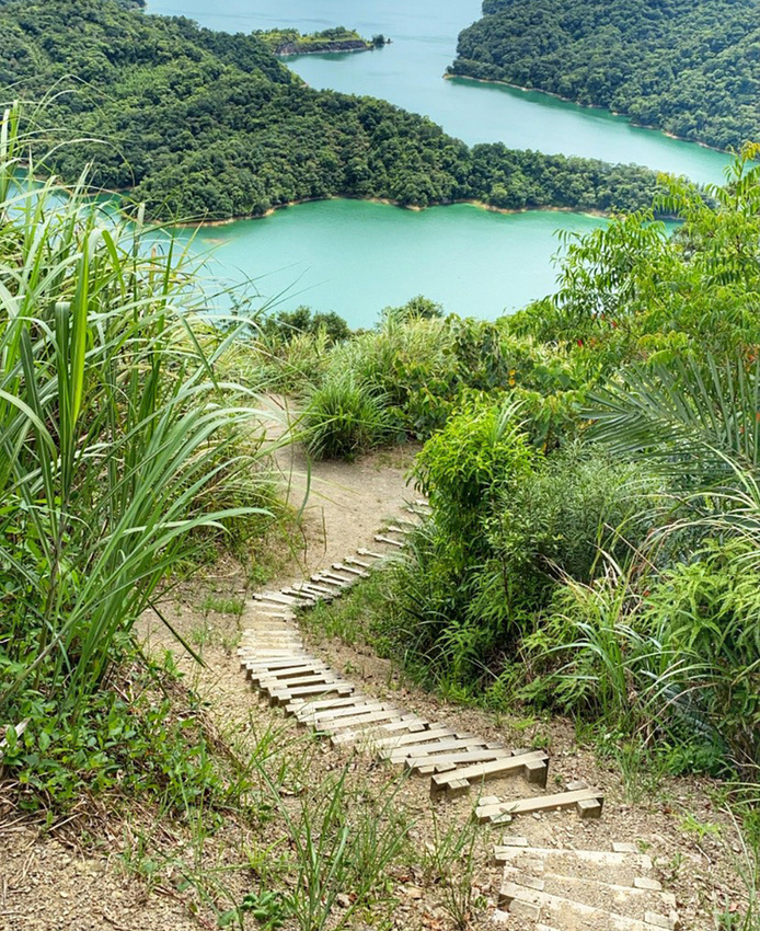 新北石碇鱷魚島、山嵐疊疊碧綠翡翠水庫、友善小車不用爬直接攻頂