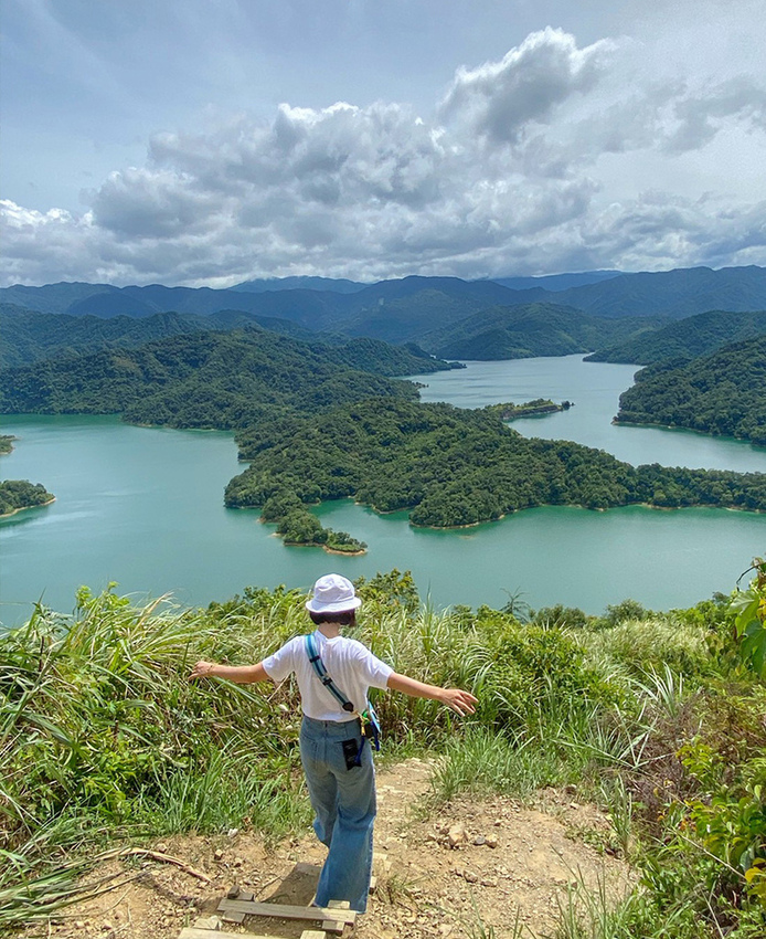 新北石碇鱷魚島、山嵐疊疊碧綠翡翠水庫、友善小車不用爬直接攻頂