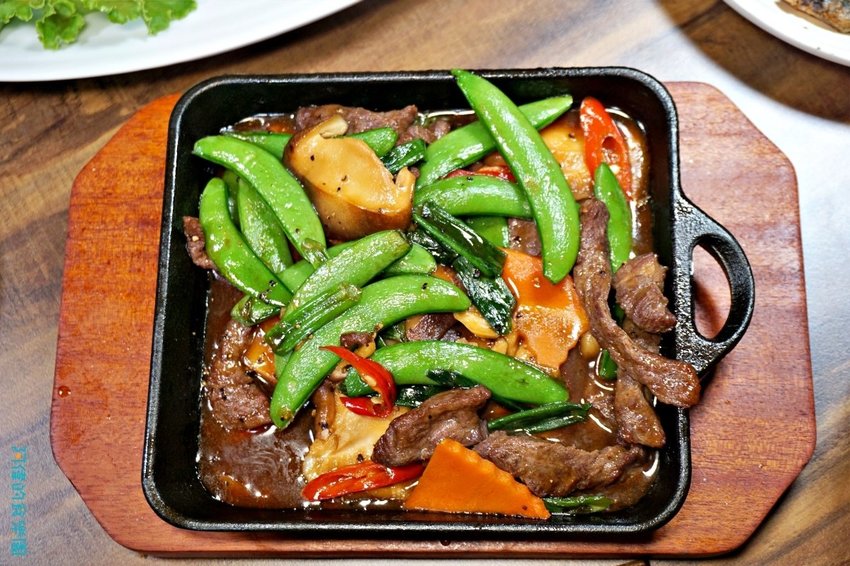 【忠孝復興】林美如 海鮮。熱炒。燒烤。酒場-google好評4.6顆星！數十種精釀啤酒、清酒以及超多的下酒菜、生猛海鮮超夠味，重點是CP值高！