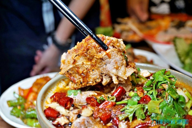 【忠孝復興】林美如 海鮮。熱炒。燒烤。酒場-google好評4.6顆星！數十種精釀啤酒、清酒以及超多的下酒菜、生猛海鮮超夠味，重點是CP值高！