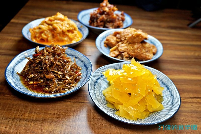 【忠孝復興】林美如 海鮮。熱炒。燒烤。酒場-google好評4.6顆星！數十種精釀啤酒、清酒以及超多的下酒菜、生猛海鮮超夠味，重點是CP值高！