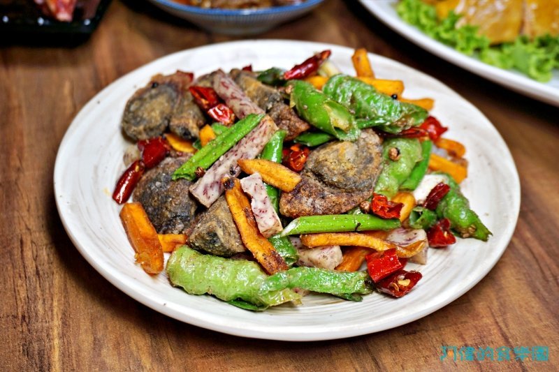 【忠孝復興】林美如 海鮮。熱炒。燒烤。酒場-google好評4.6顆星！數十種精釀啤酒、清酒以及超多的下酒菜、生猛海鮮超夠味，重點是CP值高！