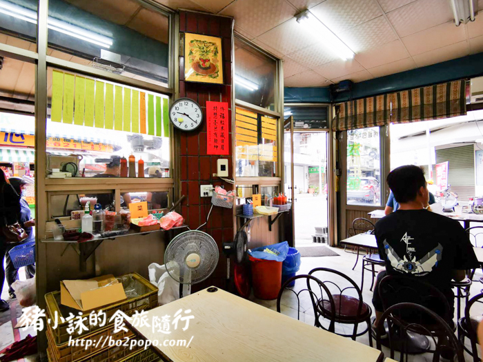 高雄。岡山》老字號新源發早餐店。清新獨特木瓜醬烤吐司(食尚玩家介紹) - 豬小詠的食旅隨行