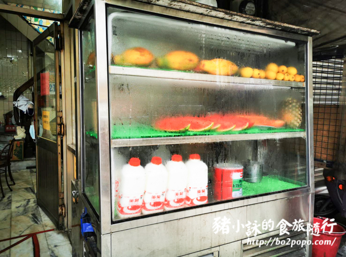 高雄。岡山》老字號新源發早餐店。清新獨特木瓜醬烤吐司(食尚玩家介紹) - 豬小詠的食旅隨行