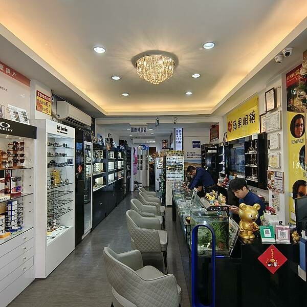 台東縣台東市台東鐵花商圈。熱鬧商圈吃喝玩樂樣樣通包,精選5商店,快來安排個多日遊迎新年