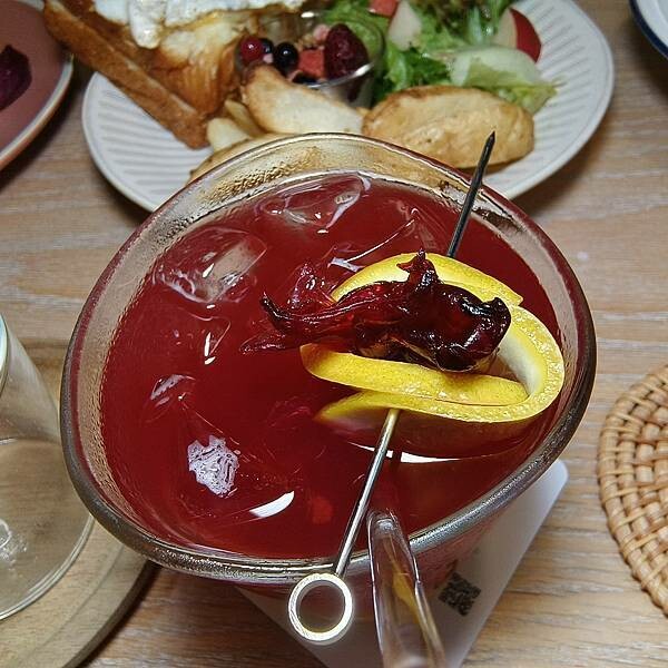 台東縣台東市台東鐵花商圈。熱鬧商圈吃喝玩樂樣樣通包,精選5商店,快來安排個多日遊迎新年