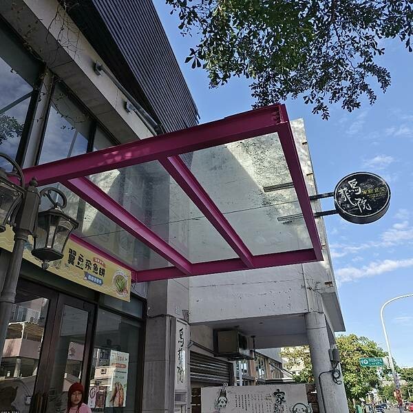 台東縣台東市台東鐵花商圈。熱鬧商圈吃喝玩樂樣樣通包,精選5商店,快來安排個多日遊迎新年