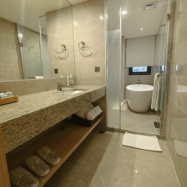 台東縣台東市台東鐵花商圈。熱鬧商圈吃喝玩樂樣樣通包,精選5商店,快來安排個多日遊迎新年