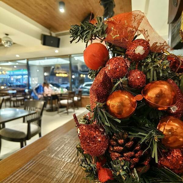 台東縣台東市台東鐵花商圈。熱鬧商圈吃喝玩樂樣樣通包,精選5商店,快來安排個多日遊迎新年