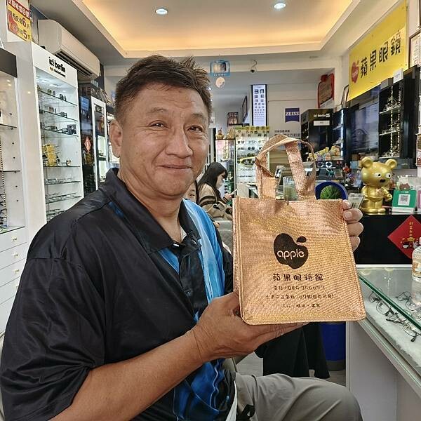 台東縣台東市台東鐵花商圈。熱鬧商圈吃喝玩樂樣樣通包,精選5商店,快來安排個多日遊迎新年