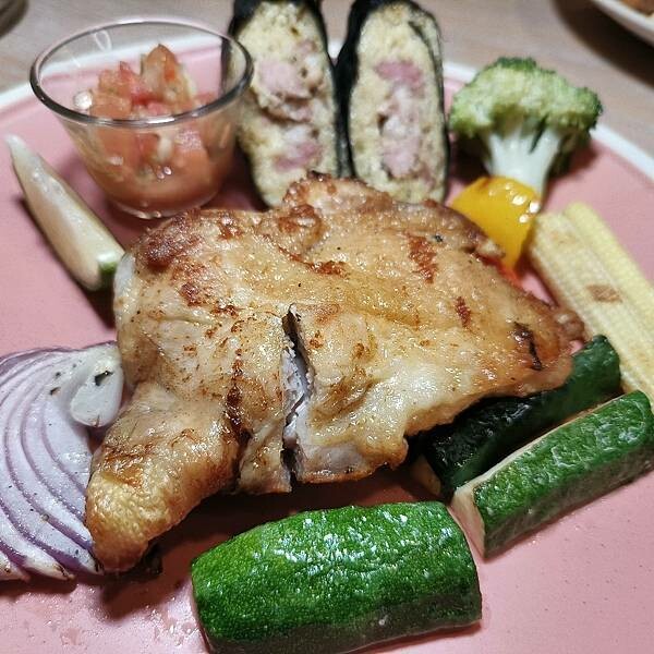 台東縣台東市台東鐵花商圈。熱鬧商圈吃喝玩樂樣樣通包,精選5商店,快來安排個多日遊迎新年