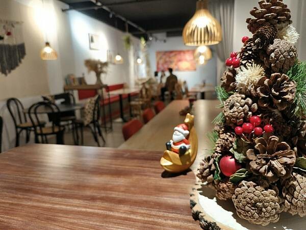 台東縣台東市台東鐵花商圈。熱鬧商圈吃喝玩樂樣樣通包,精選5商店,快來安排個多日遊迎新年