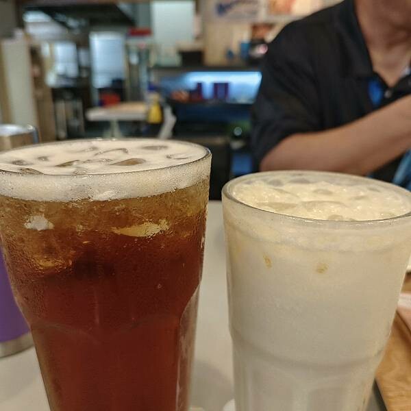 台東縣台東市台東鐵花商圈。熱鬧商圈吃喝玩樂樣樣通包,精選5商店,快來安排個多日遊迎新年