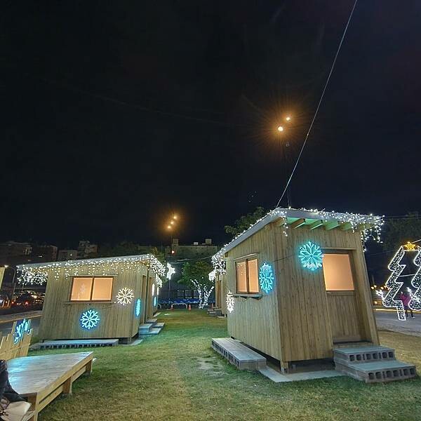 台東縣台東市台東鐵花商圈。熱鬧商圈吃喝玩樂樣樣通包,精選5商店,快來安排個多日遊迎新年