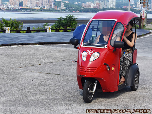 八里騎車趣19-復古造型電動3輪機車.JPG