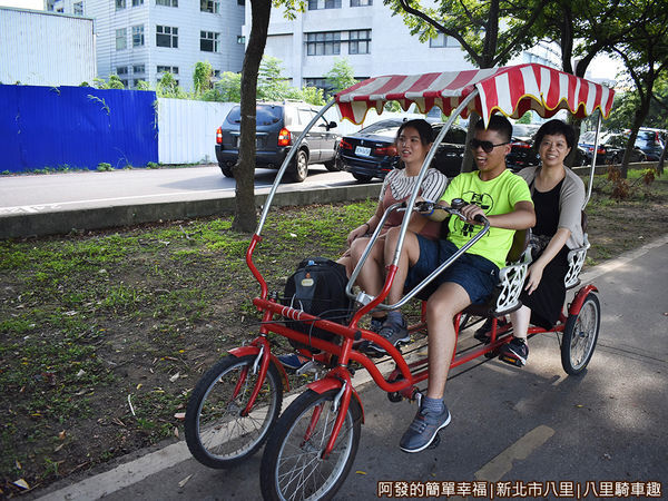 八里騎車趣13-開心的母女子.JPG
