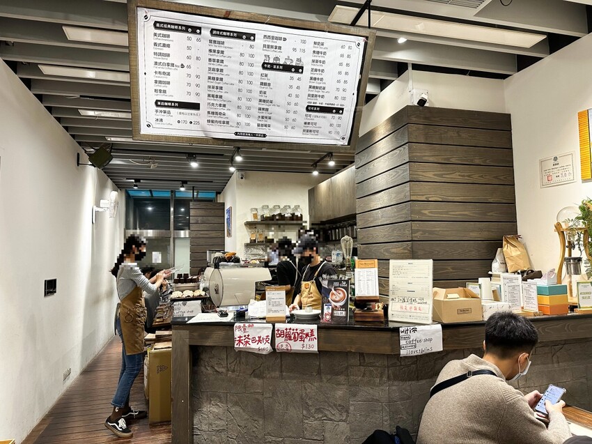 [台北車站咖啡廳推薦]北車人氣咖啡廳~Twin Brothers Coffee｜京站旁邊的咖啡廳 人氣肉桂捲、可麗露、巴斯克蛋糕｜內用外帶人氣滿滿 價格均價100元而已 - 怪獸的E視野