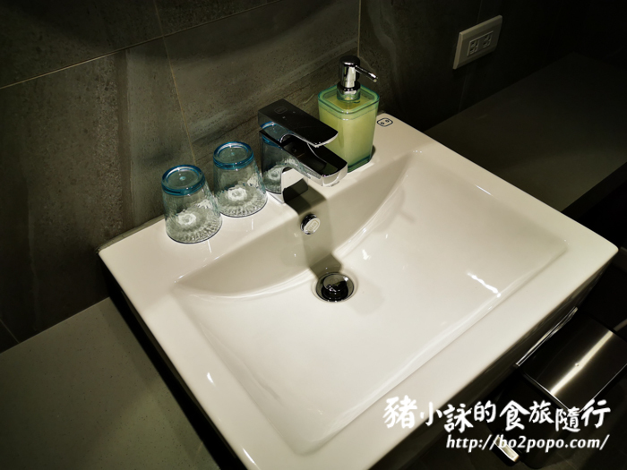 台北。萬華》町記憶旅店3館 Cho Hotel 3。價格親民的出差住宿點 - 豬小詠的食旅隨行