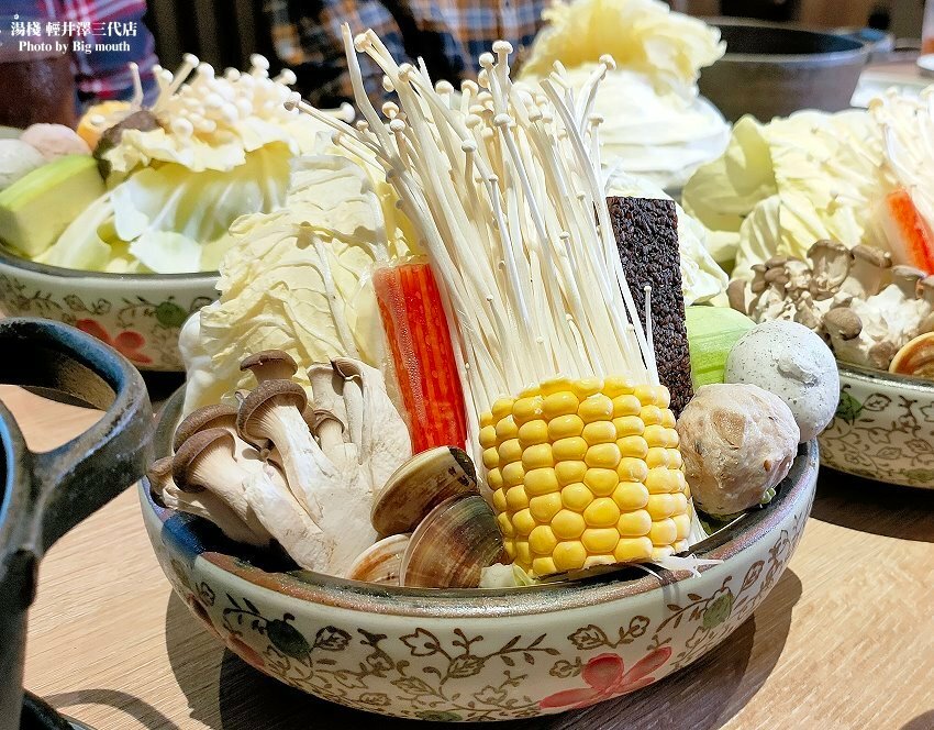 【台中火鍋】湯棧(輕井澤三代店)．主打麻油、燒酒、剝皮辣椒鍋!