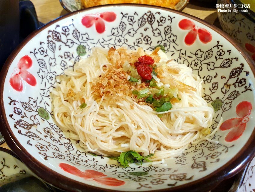 【台中火鍋】湯棧(輕井澤三代店)．主打麻油、燒酒、剝皮辣椒鍋!