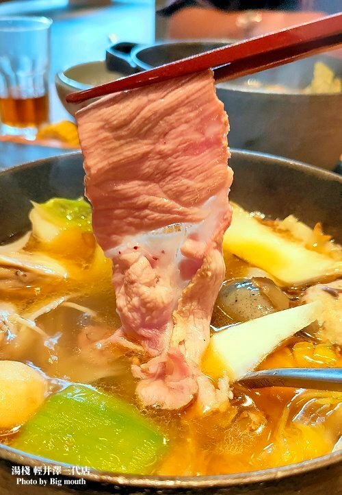 【台中火鍋】湯棧(輕井澤三代店)．主打麻油、燒酒、剝皮辣椒鍋!