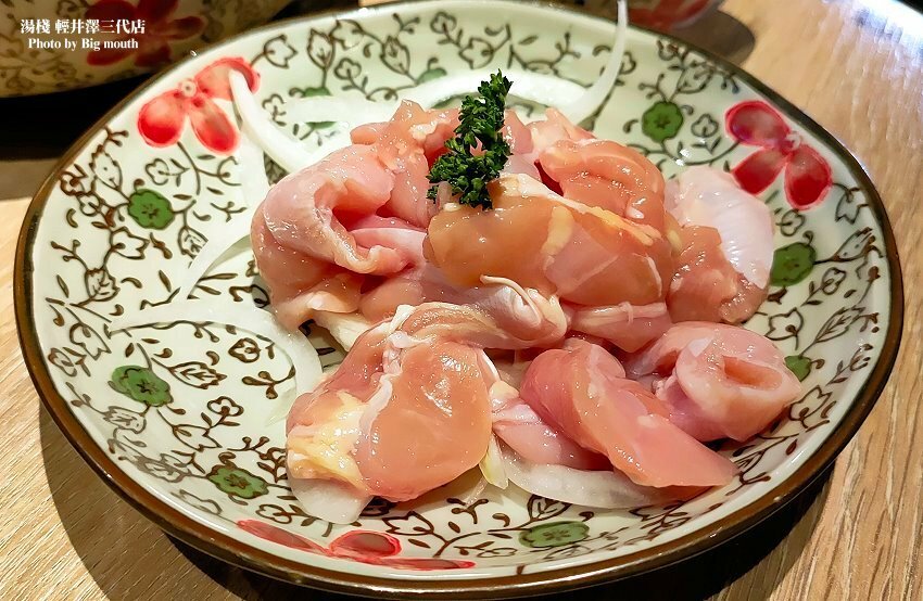 【台中火鍋】湯棧(輕井澤三代店)．主打麻油、燒酒、剝皮辣椒鍋!