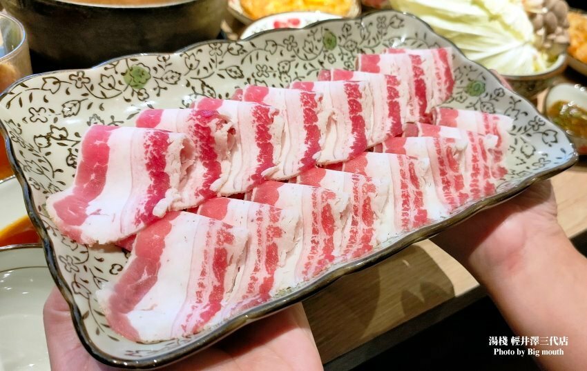【台中火鍋】湯棧(輕井澤三代店)．主打麻油、燒酒、剝皮辣椒鍋!