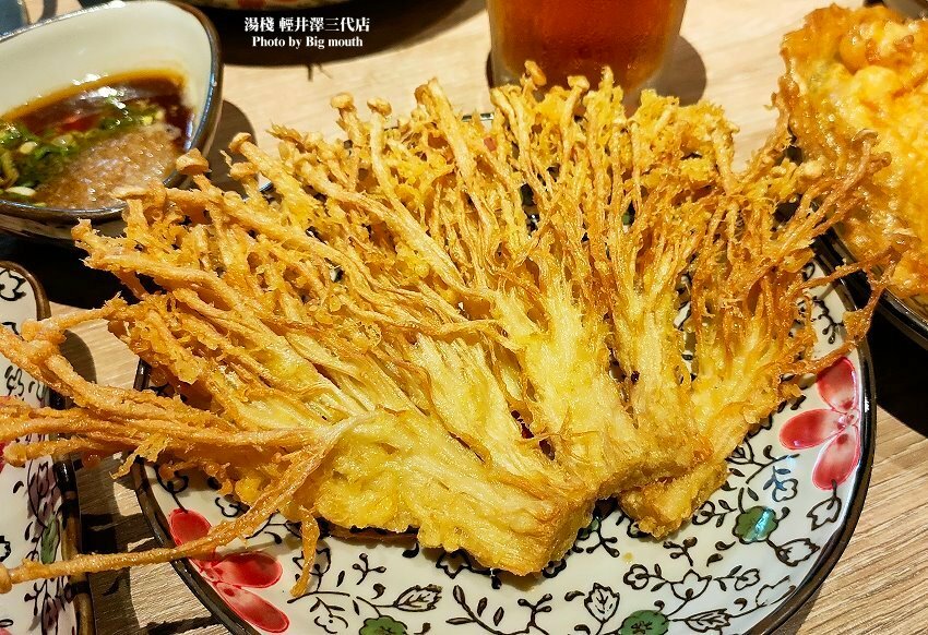 【台中火鍋】湯棧(輕井澤三代店)．主打麻油、燒酒、剝皮辣椒鍋!